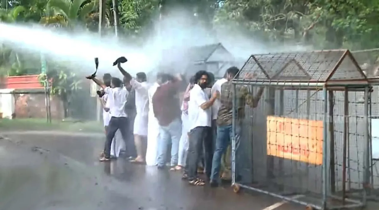 protest, youth congress, ie malayalam