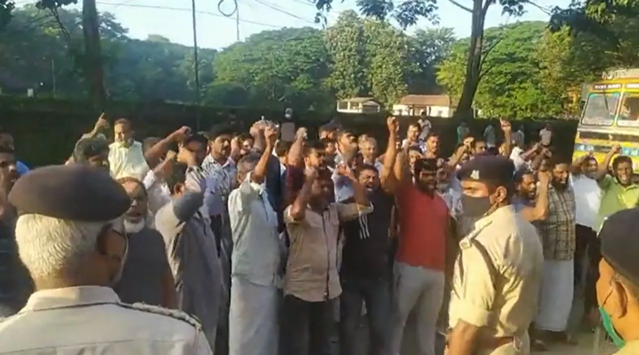 popular front protest, kerala police, ie malayalam