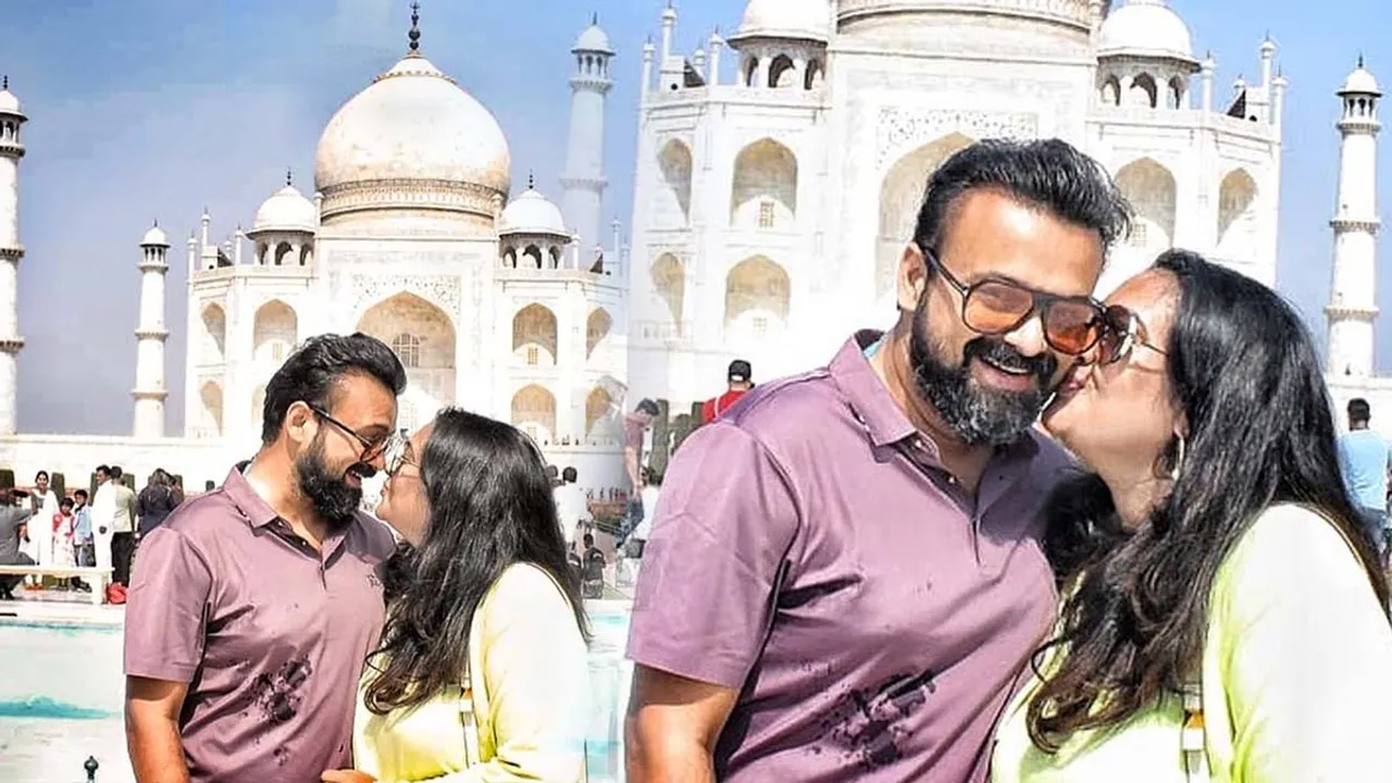 Kunchacko boban, Priya kunchacko, Kunchacko boban wedding anniversary, Kunchacko boban Taj mahal