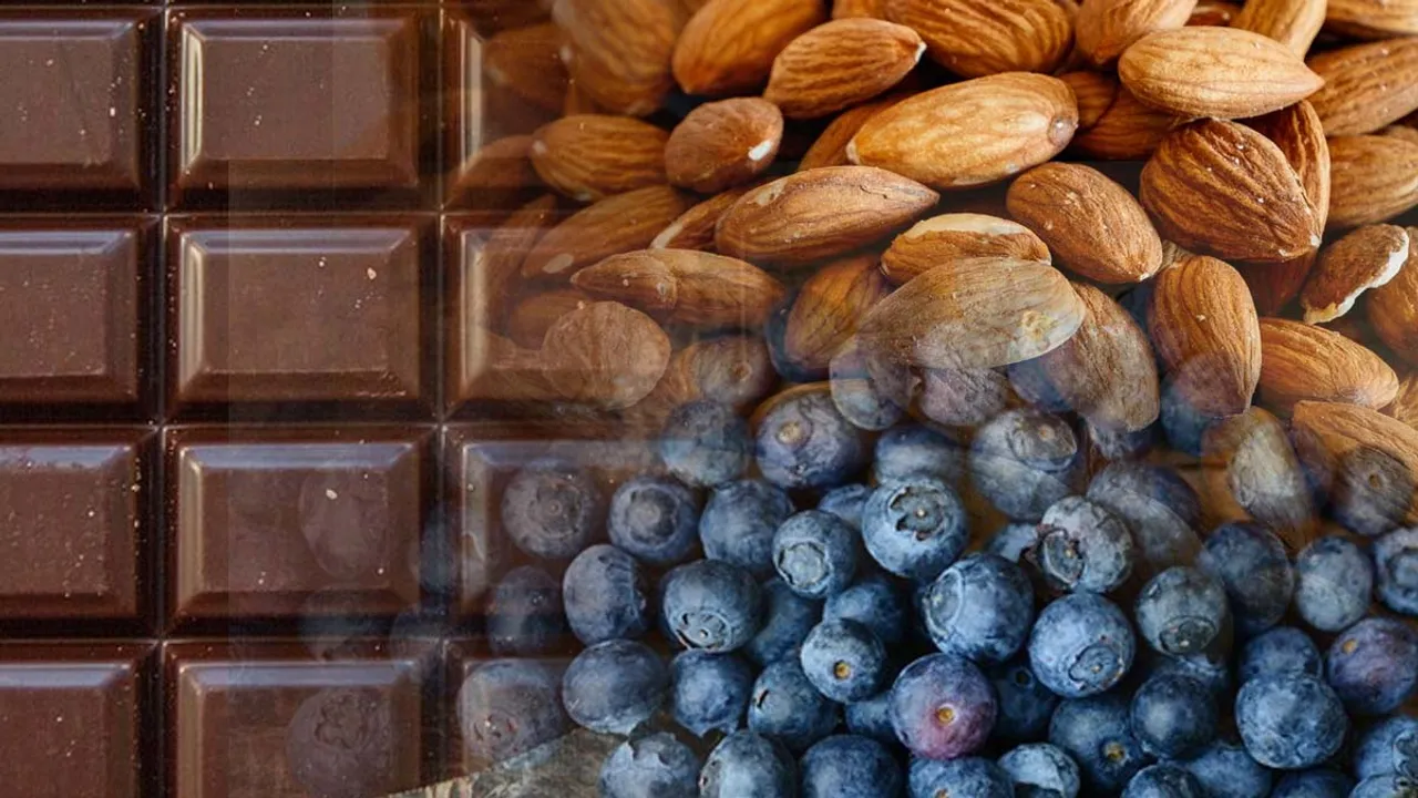 Dark Choclate | Almonds | Berries