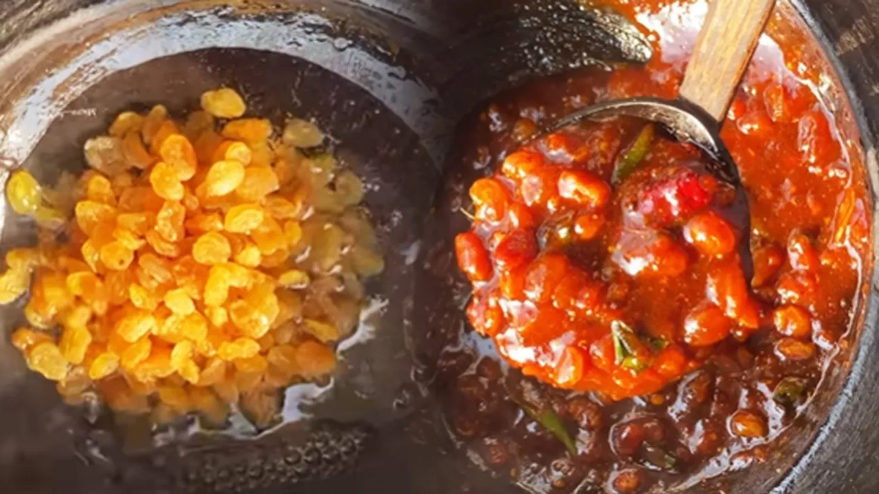 Dried Grapes Pickle FI