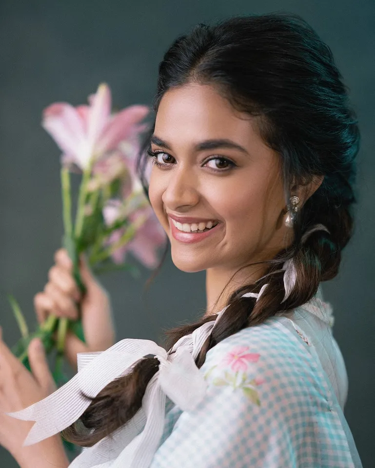 Keerthy Suresh Promotion Look1