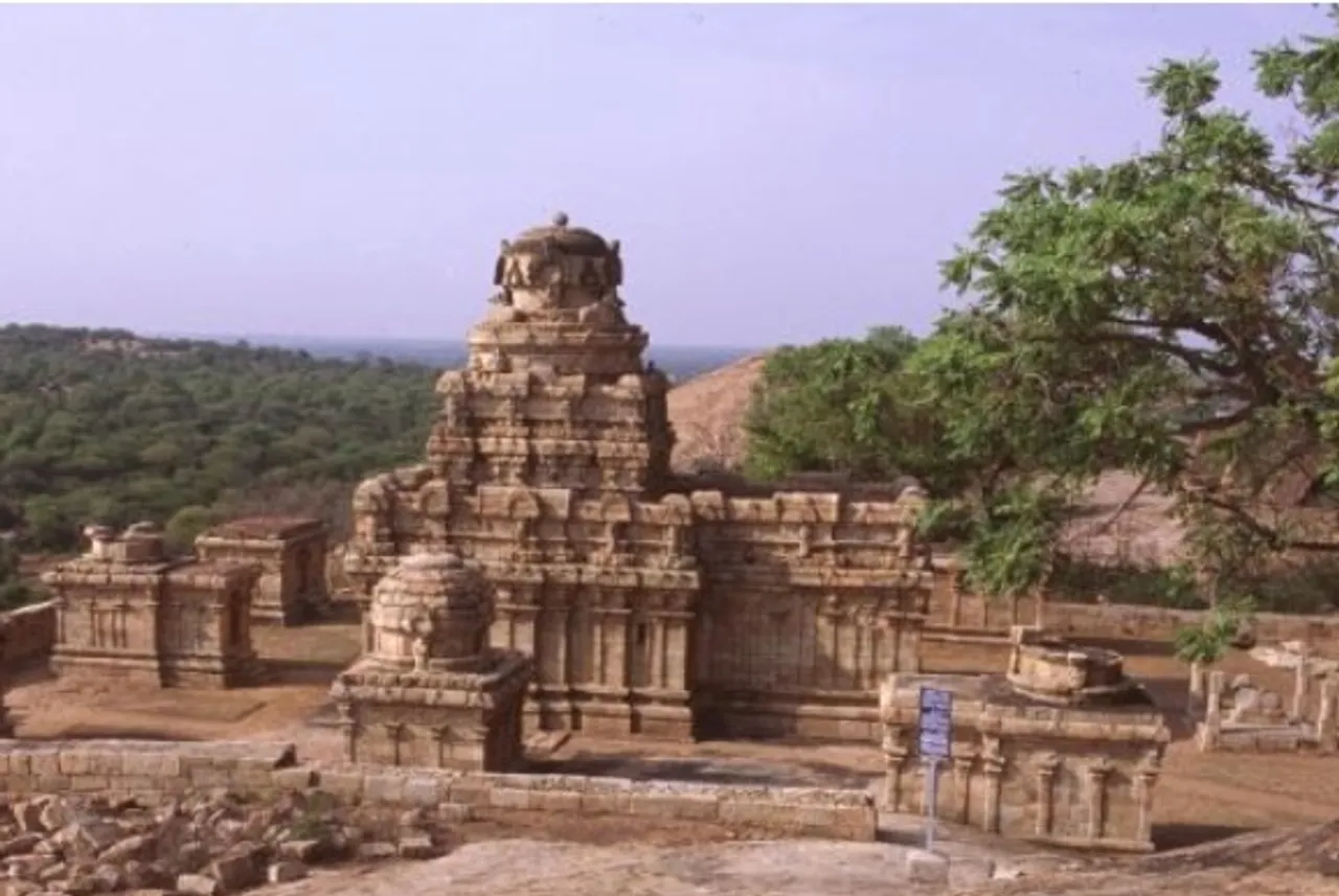 There are 5 beautiful temples of the Chola era