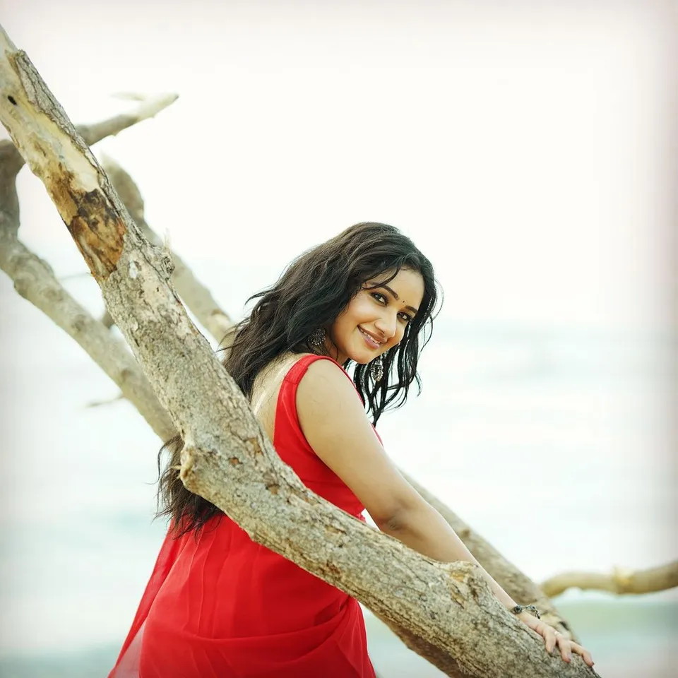 Raveena dhans