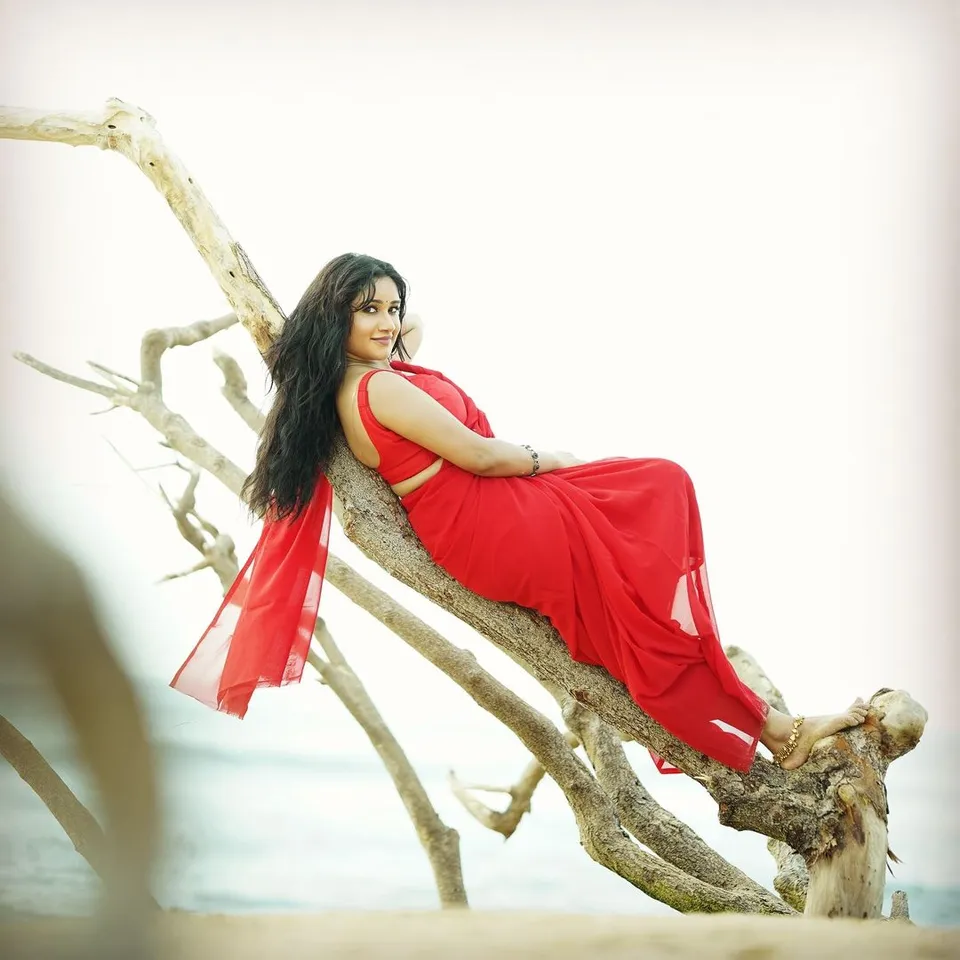 Raveena dhans