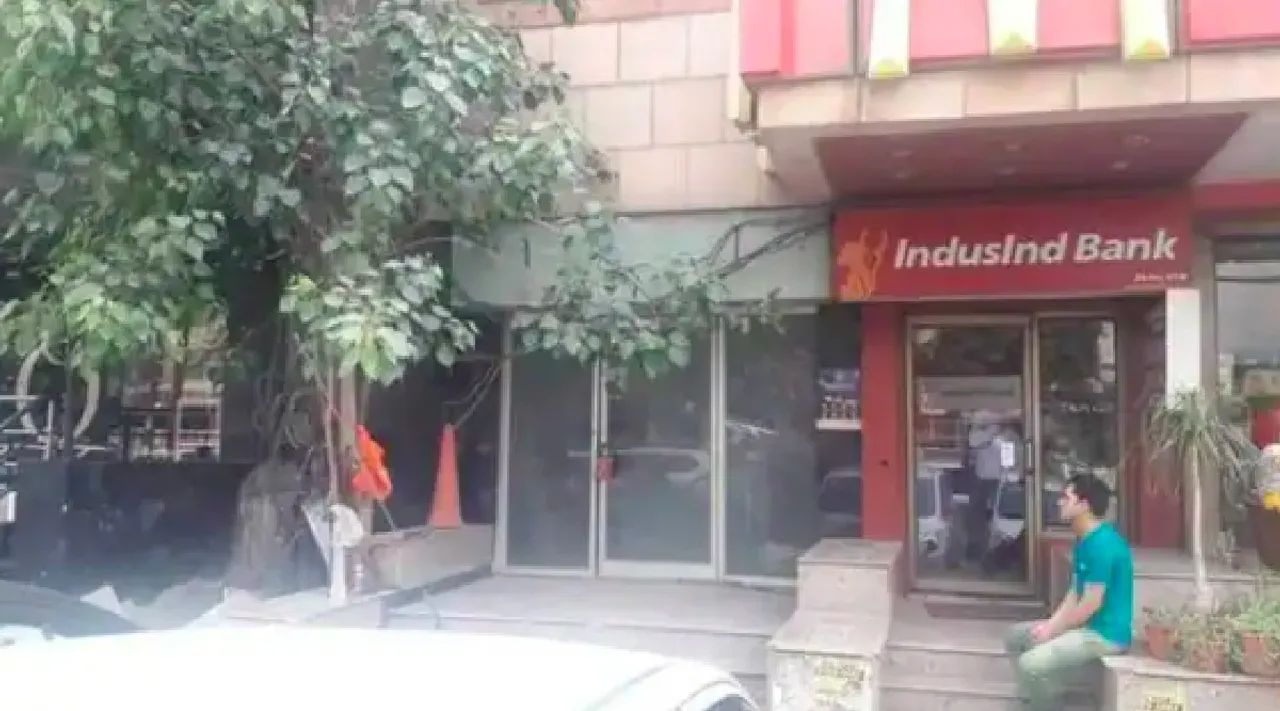 IndusInd Bank Share tops Google search trending topics Tamil News 