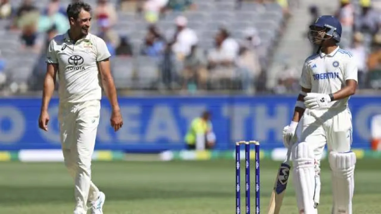 watch Yashasvi Jaiswal exchanges words with Mitchell Starc Tamil News