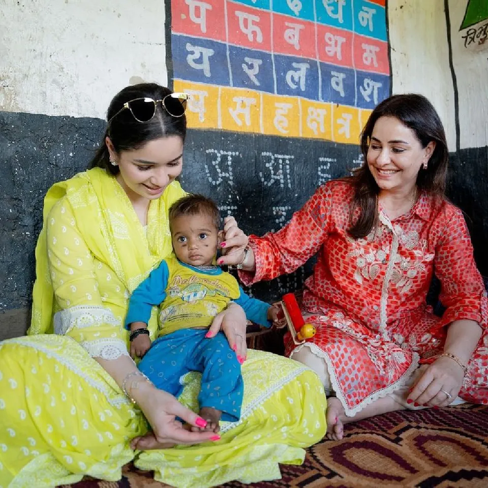 Sara Tendulkar joins Sachin Tendulkar Foundation as Director cute photos Tamil News  