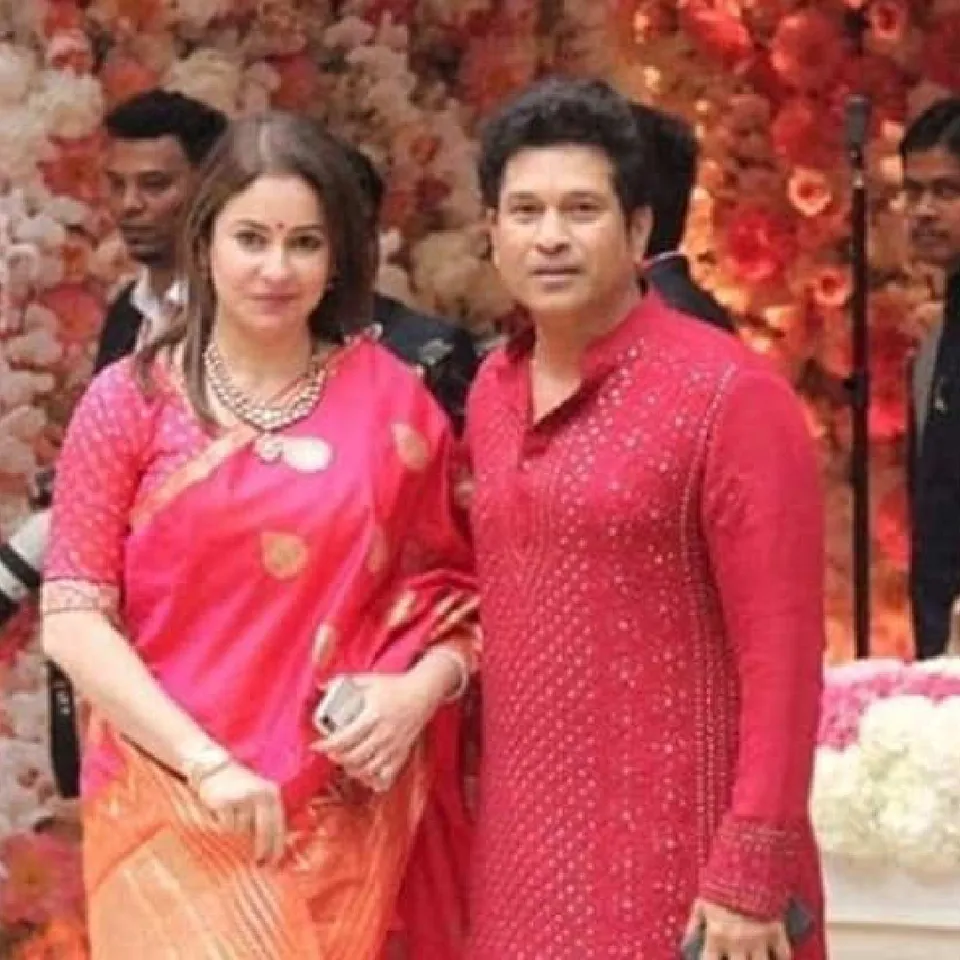 Sara Tendulkar joins Sachin Tendulkar Foundation as Director cute photos Tamil News  