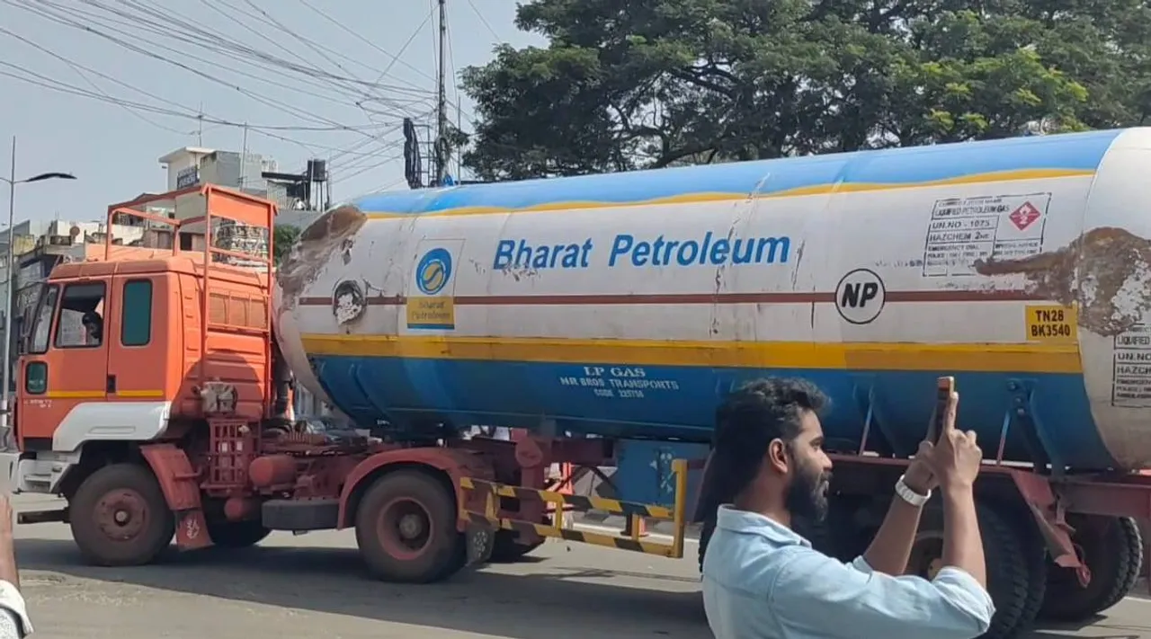 Gas tanker