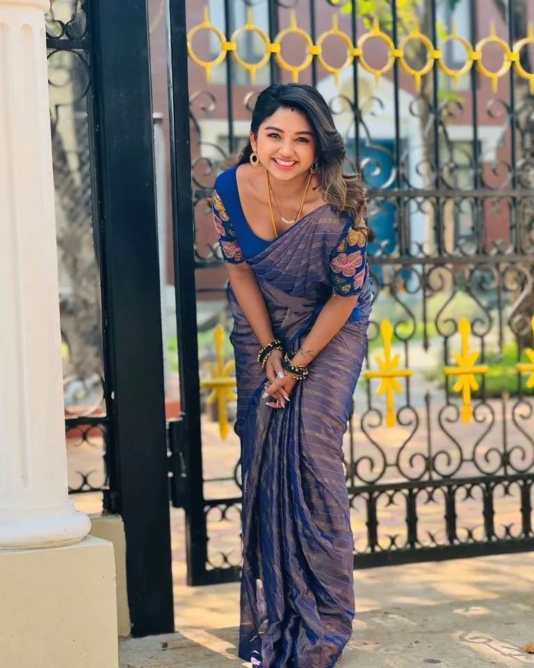 இதுக்கு பேர் தான் ரொமான்டிக் லுக்கோ? சன் டி.வி சீரியல் நடிகை வைரல் க்ளிக்ஸ்