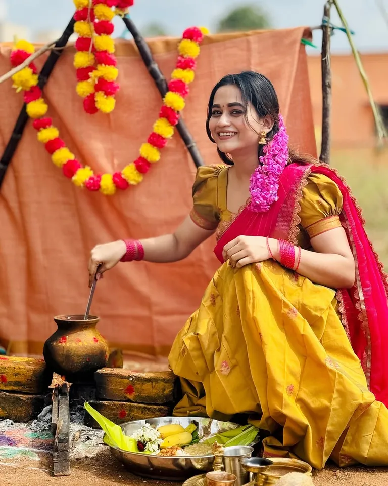 எதிர்நீச்சல் முதல் அண்ணா வரை: சீரியல் நடிகைகள் பொங்கல் க்ளிக்ஸ் வைரல்!