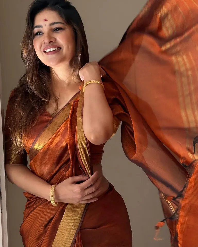 எதிர்நீச்சல் முதல் அண்ணா வரை: சீரியல் நடிகைகள் பொங்கல் க்ளிக்ஸ் வைரல்!