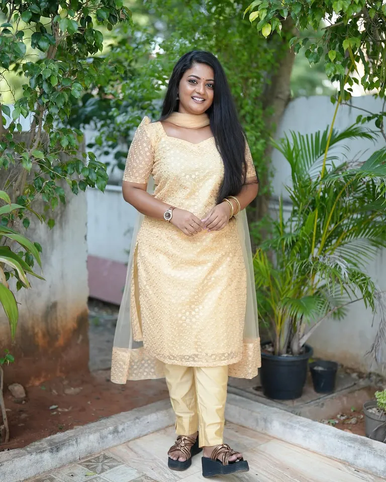 No Makeup Gomathi