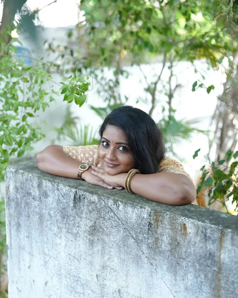 No Makeup Gomathi