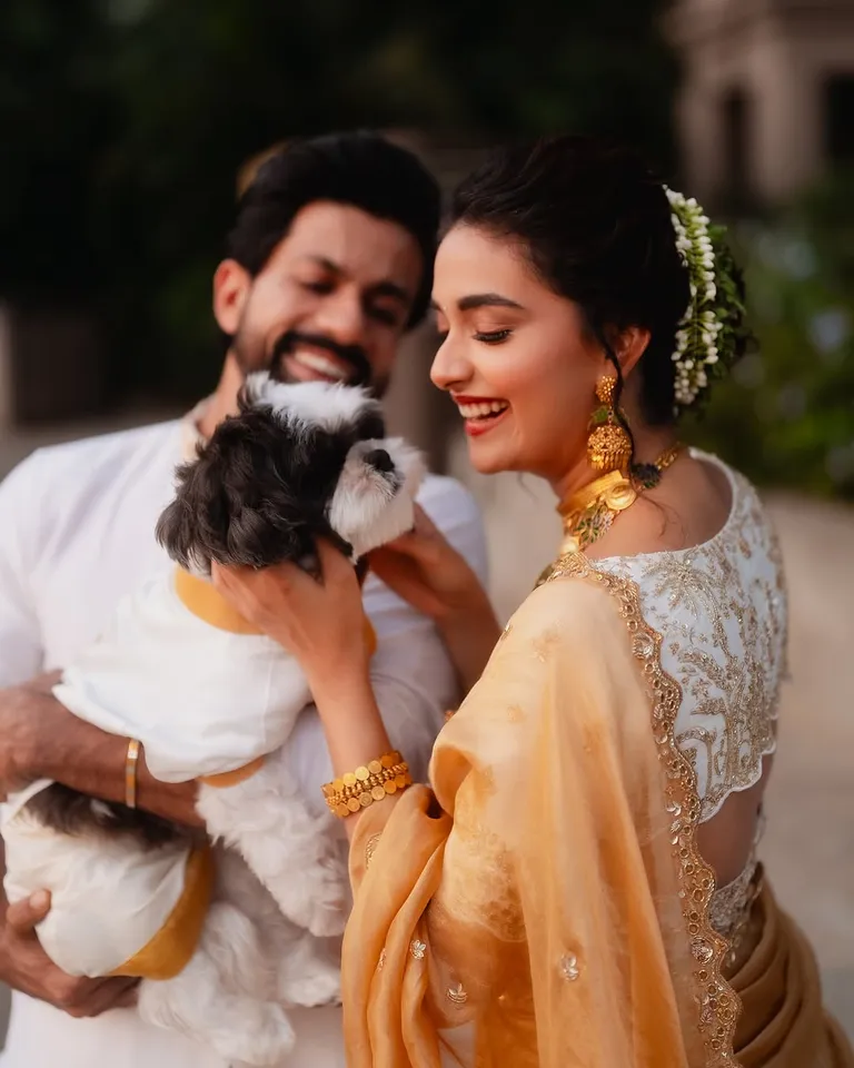 விடிந்தால் கணவர், காதலருடன் லாஸ்ட் நைட் கொண்டாடிய கீர்த்தி சுரேஷ்; வைரல் க்ளிக்ஸ்!