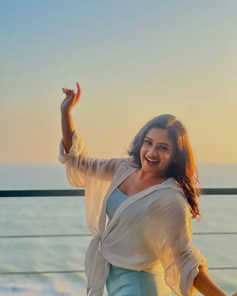 குளிர்பானமோ? உற்சாகமோ? ரவீனா தாஹா ரீசன்ட் க்ளிக்ஸ்