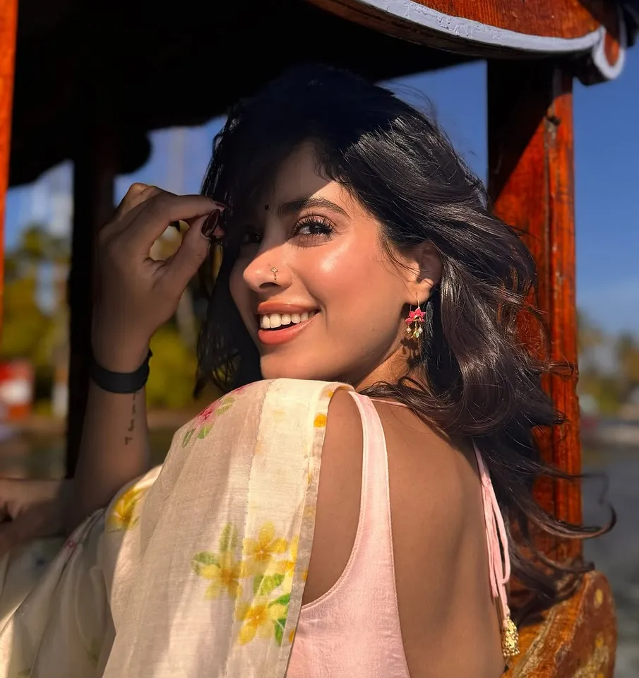 Janhvi Kap por