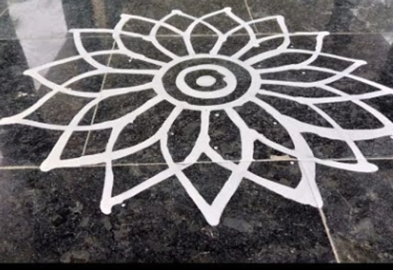pacharisi maavu kolam