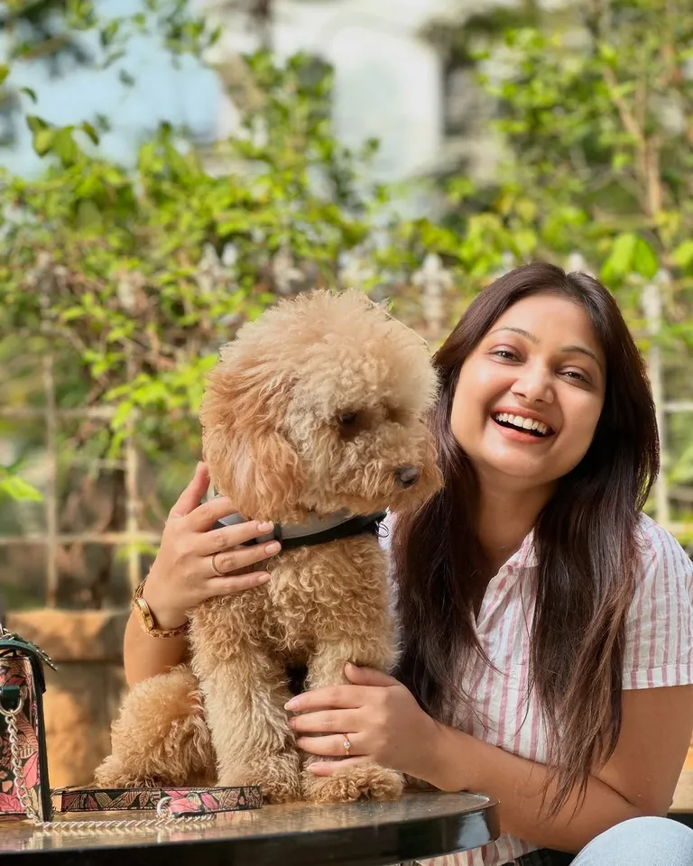 எழுத முடியாத ஒரு கவிதை... பாண்டுவுடன் பிரியங்கா: பெட்லவ் போட்டோஸ் வைரல்!