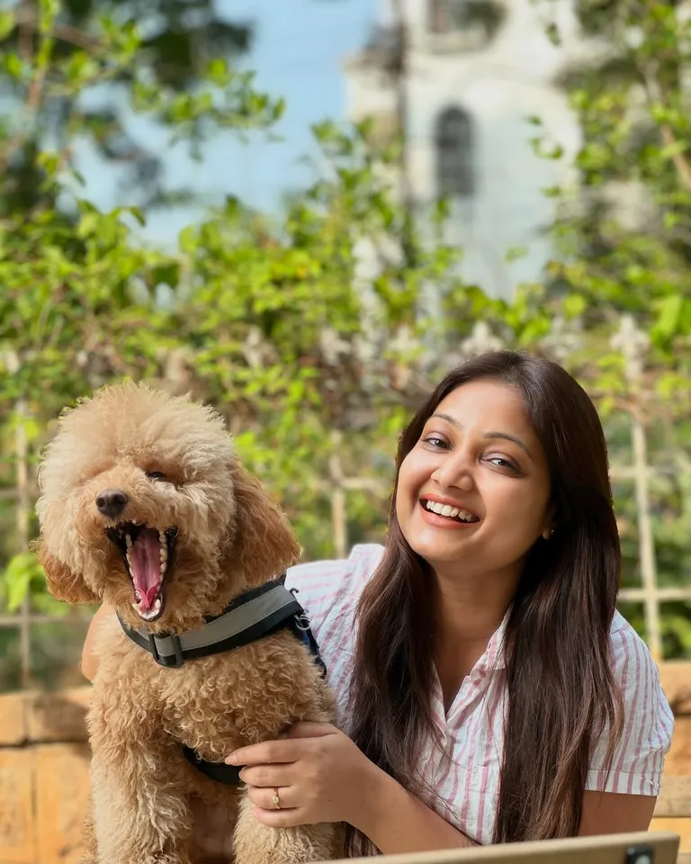 எழுத முடியாத ஒரு கவிதை... பாண்டுவுடன் பிரியங்கா: பெட்லவ் போட்டோஸ் வைரல்!