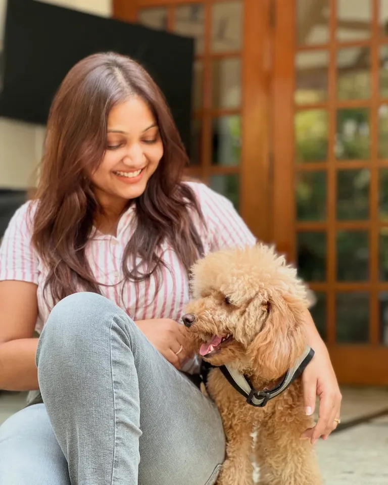 எழுத முடியாத ஒரு கவிதை... பாண்டுவுடன் பிரியங்கா: பெட்லவ் போட்டோஸ் வைரல்!