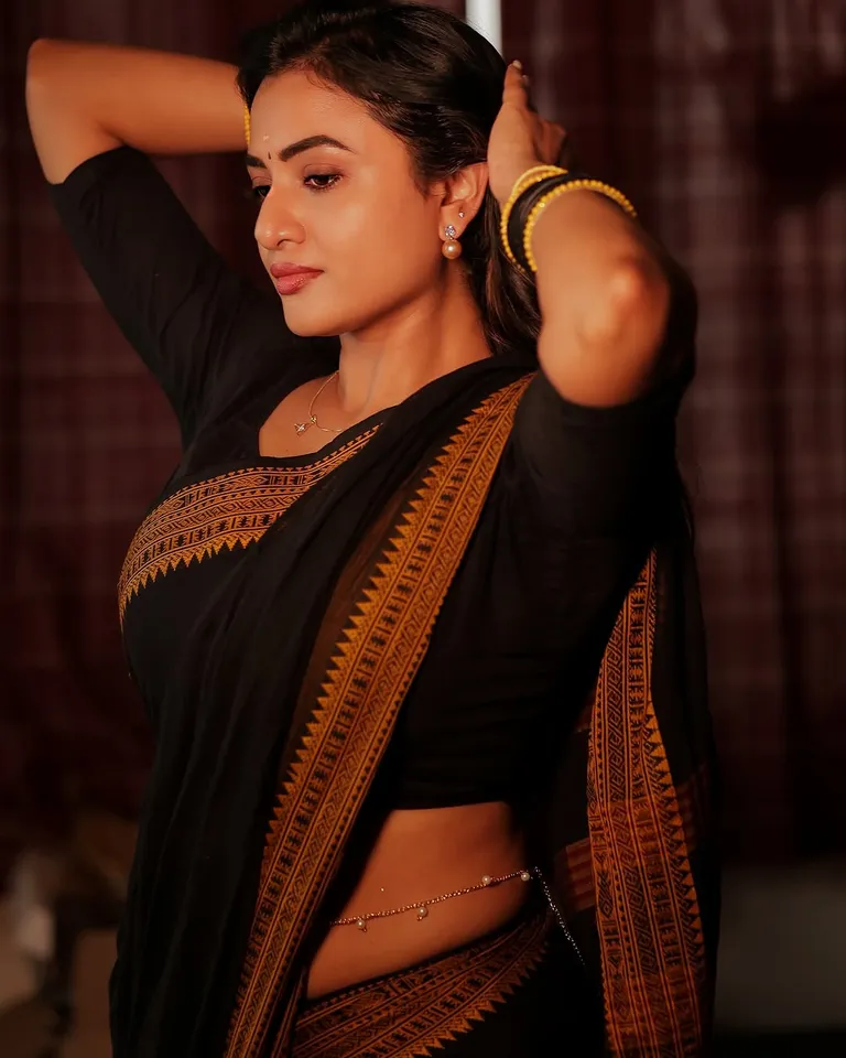 நிலவுக்கு துணை இந்த வானா…! அமலா பால் சாயலில் சீரியல் நடிகை; வைரல் க்ளிக்ஸ்