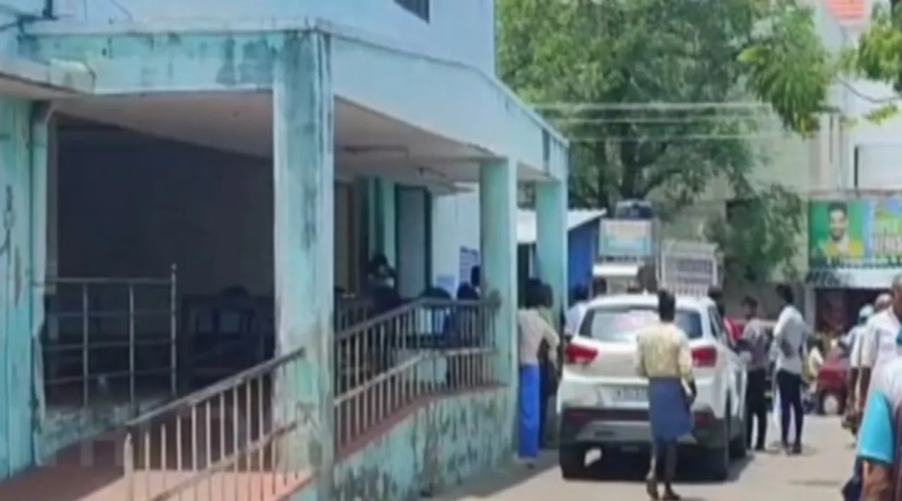 Madurai mother daughter dies son in serious condition poisoned due to poverty Tamil News 