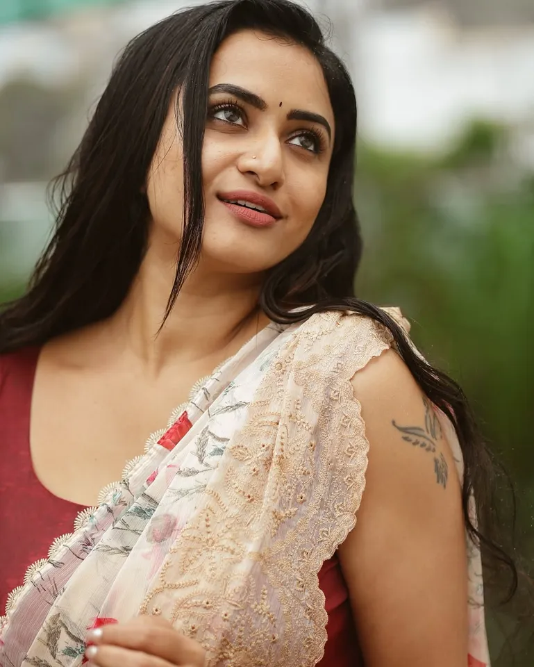 ஒரே ஃபிரேமில் 2 ஸ்டார்ஸ்: சின்னத்திரை நடிகைகள் ஜாலி க்ளிக்ஸ் வைரல்