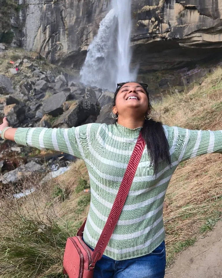 அருவிக்கு அருகில் ஆனந்தமாக... சிறகடிக்க ஆசை மீனா ஜாலி க்ளிக்ஸ் வைரல்