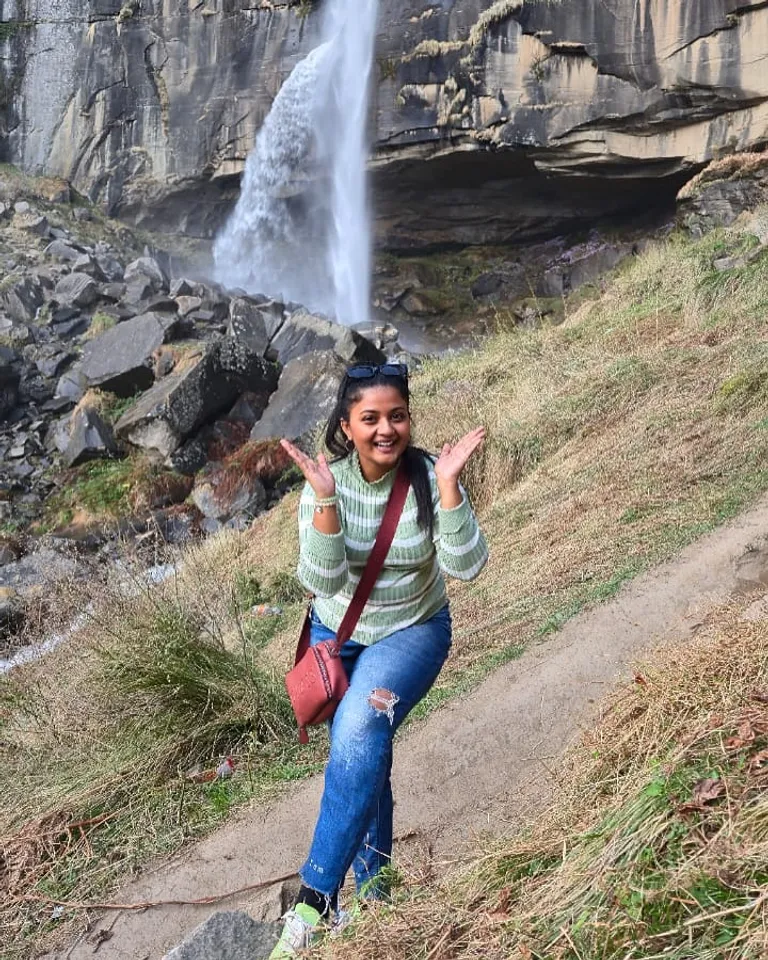 அருவிக்கு அருகில் ஆனந்தமாக... சிறகடிக்க ஆசை மீனா ஜாலி க்ளிக்ஸ் வைரல்