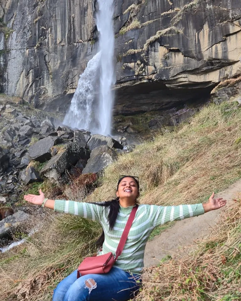 அருவிக்கு அருகில் ஆனந்தமாக... சிறகடிக்க ஆசை மீனா ஜாலி க்ளிக்ஸ் வைரல்