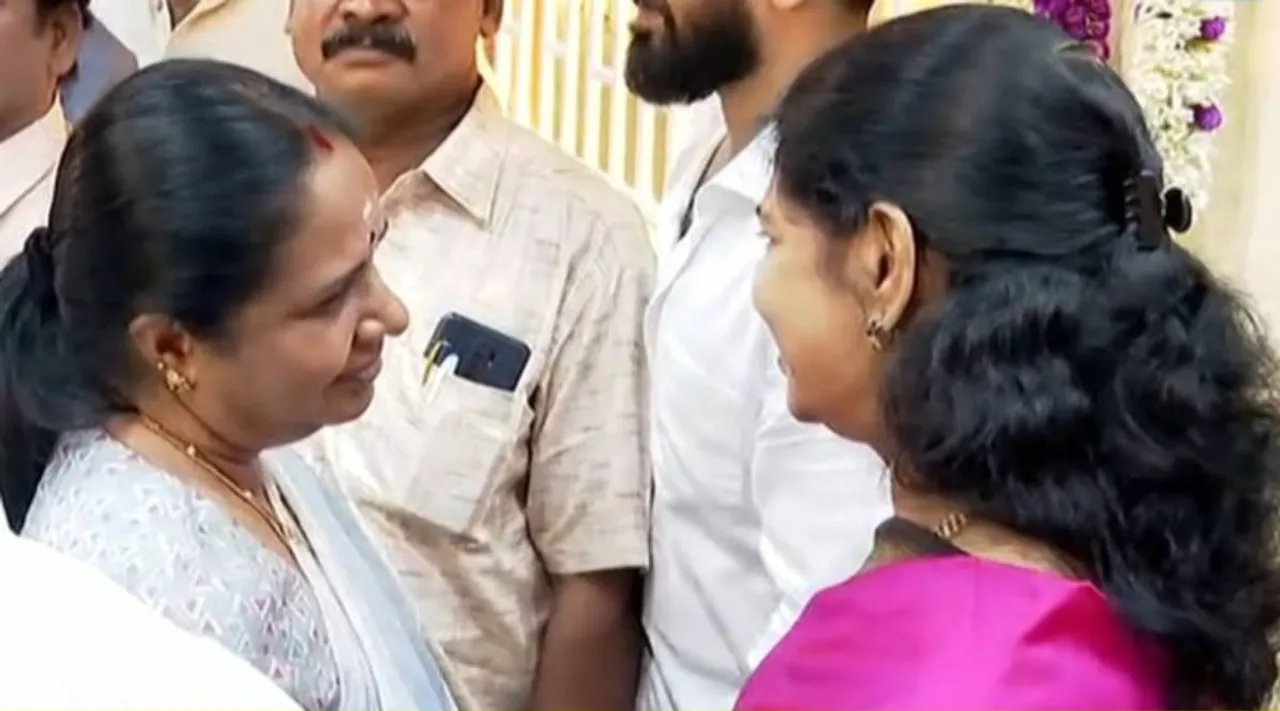 கனிமொழி வானதி
