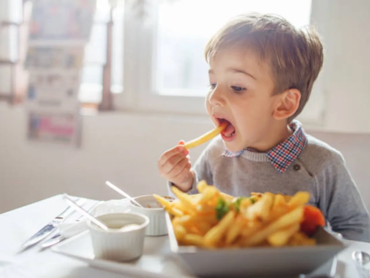 children eating