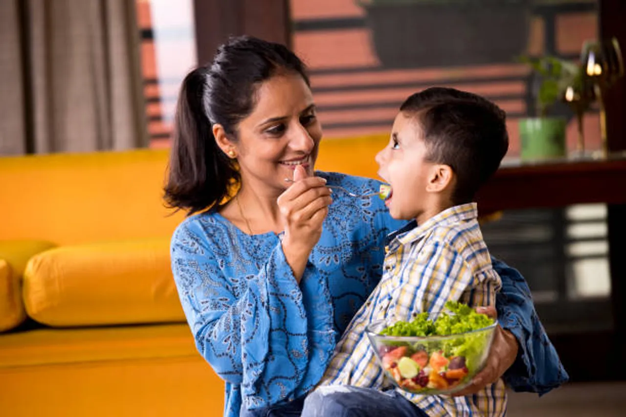 children eating