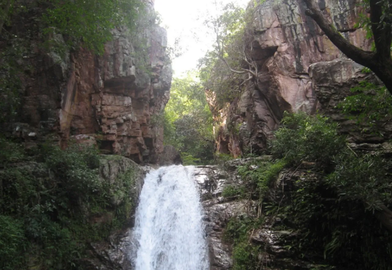 சதாசிவா கோனா Waterfalls