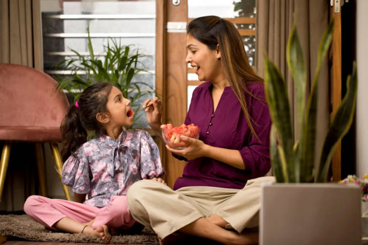 children eating