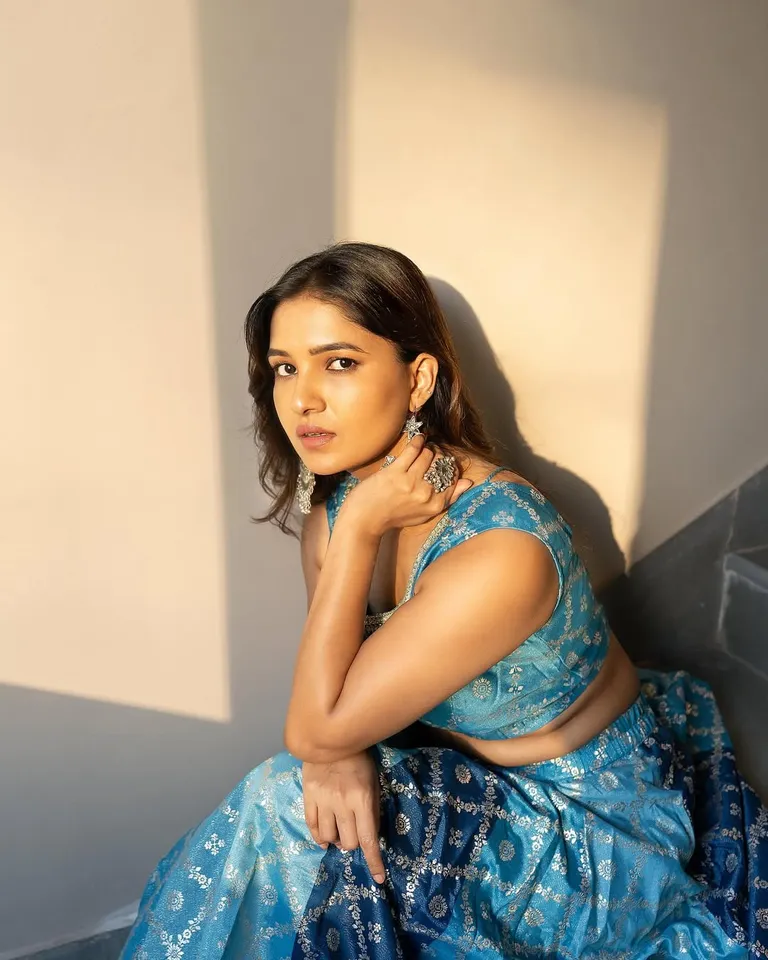 முகத்தை மறந்த முடி... முன்னாள் சீரியல் நடிகையின் இந்நாள் சூப்பர் க்ளிக்ஸ்: இவர் யார்னு தெரியுதா பாருங்க!