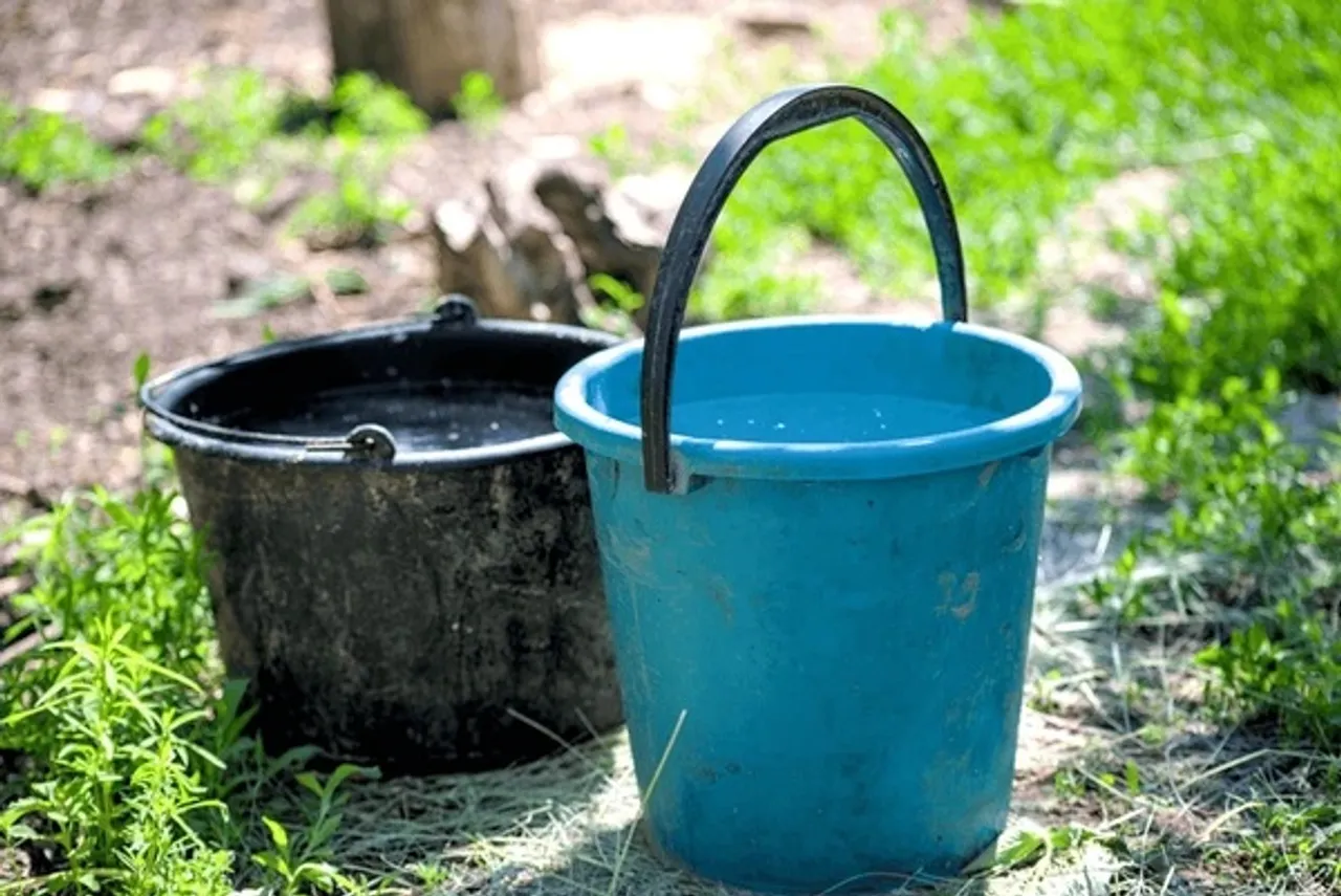 Plastic bucket image