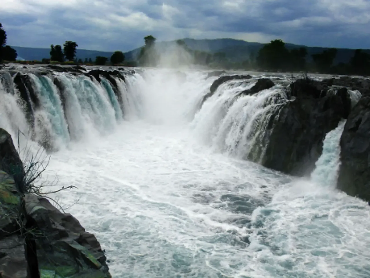 Hogenakkal Falls