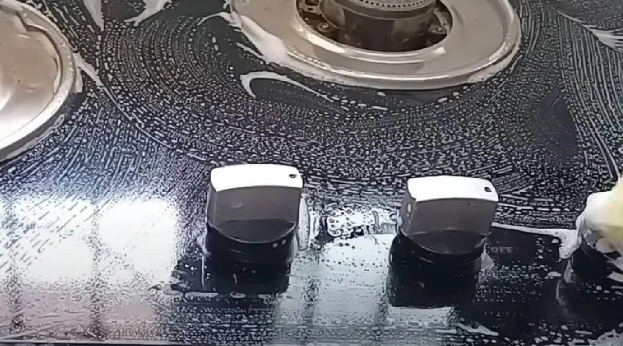 Gas stove cleaning