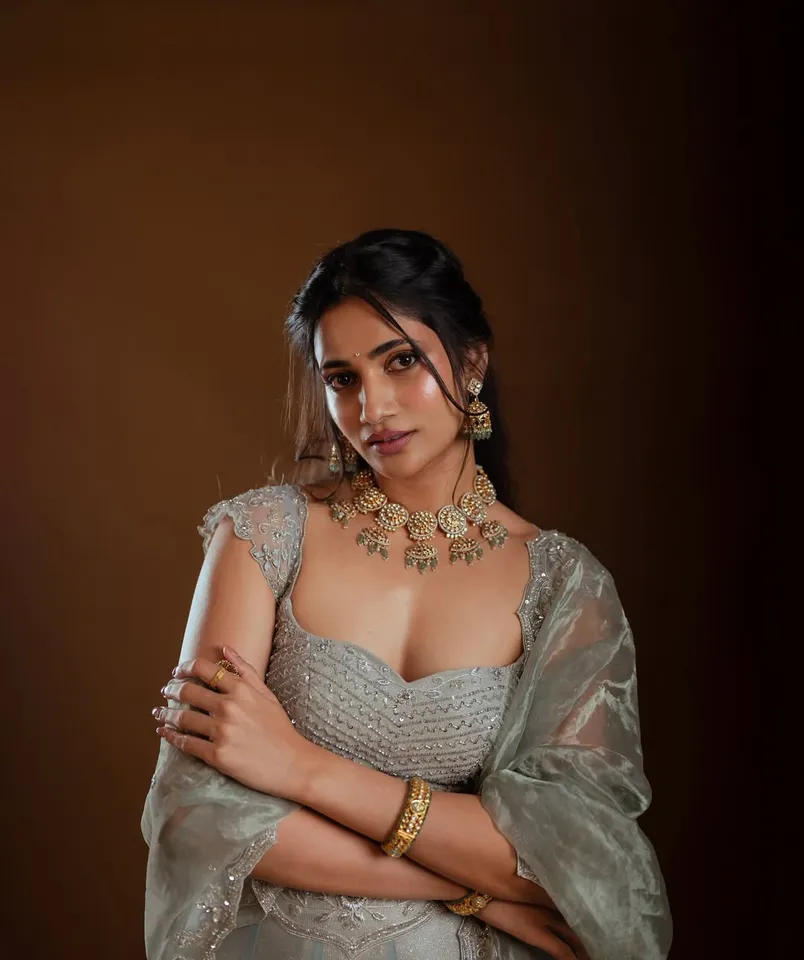 losliya lehenga