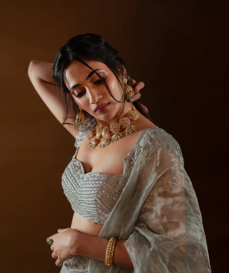 losliya lehenga