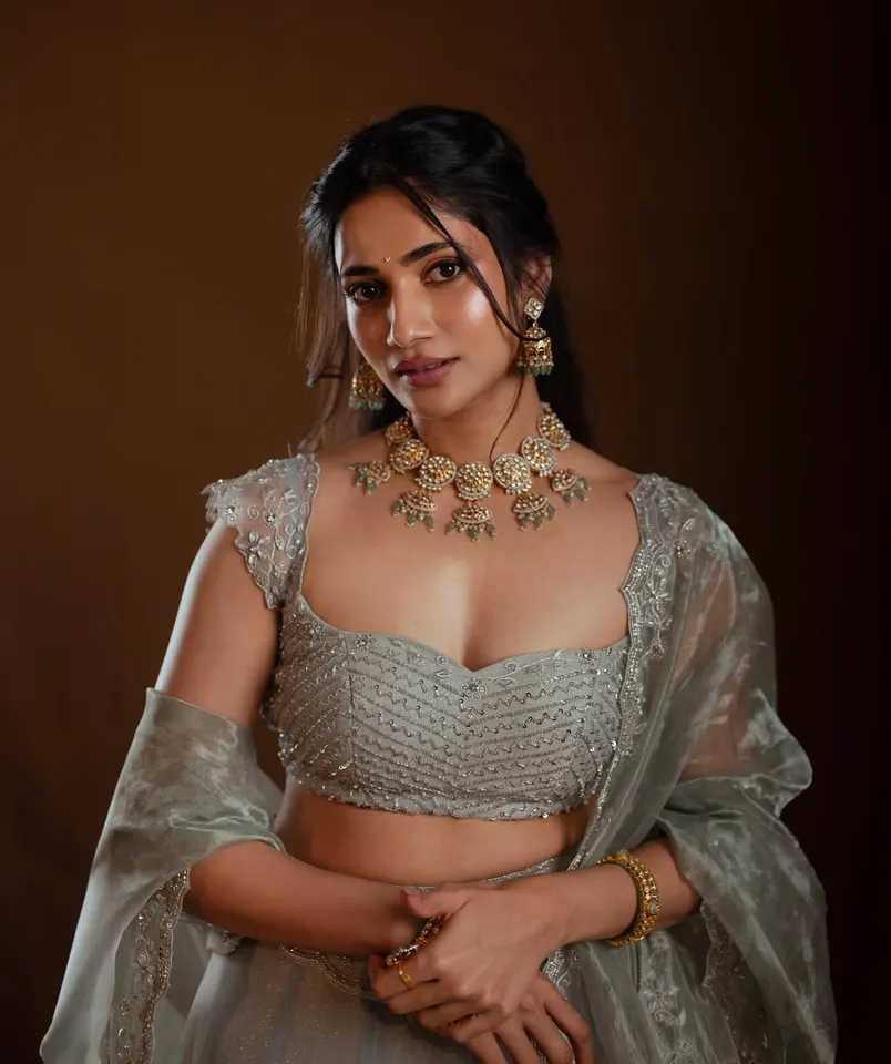 losliya lehenga