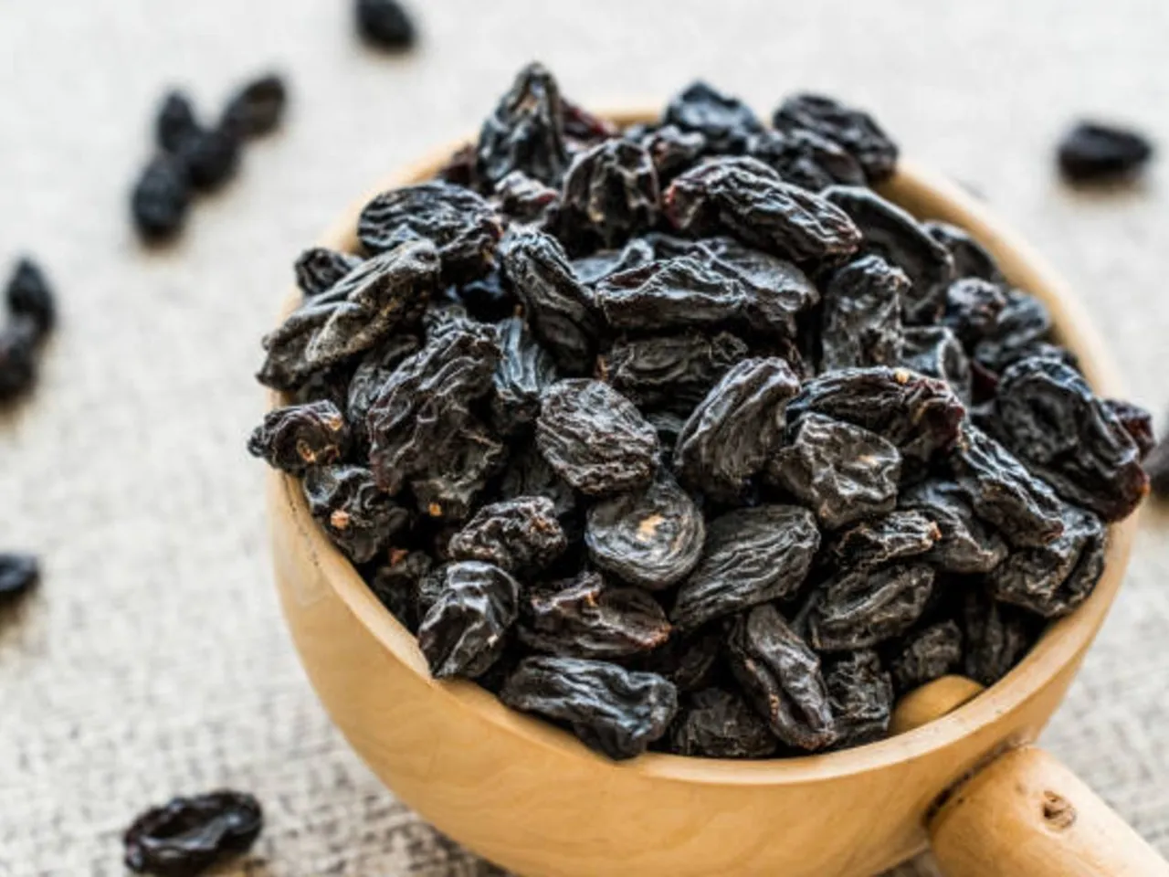 black raisins