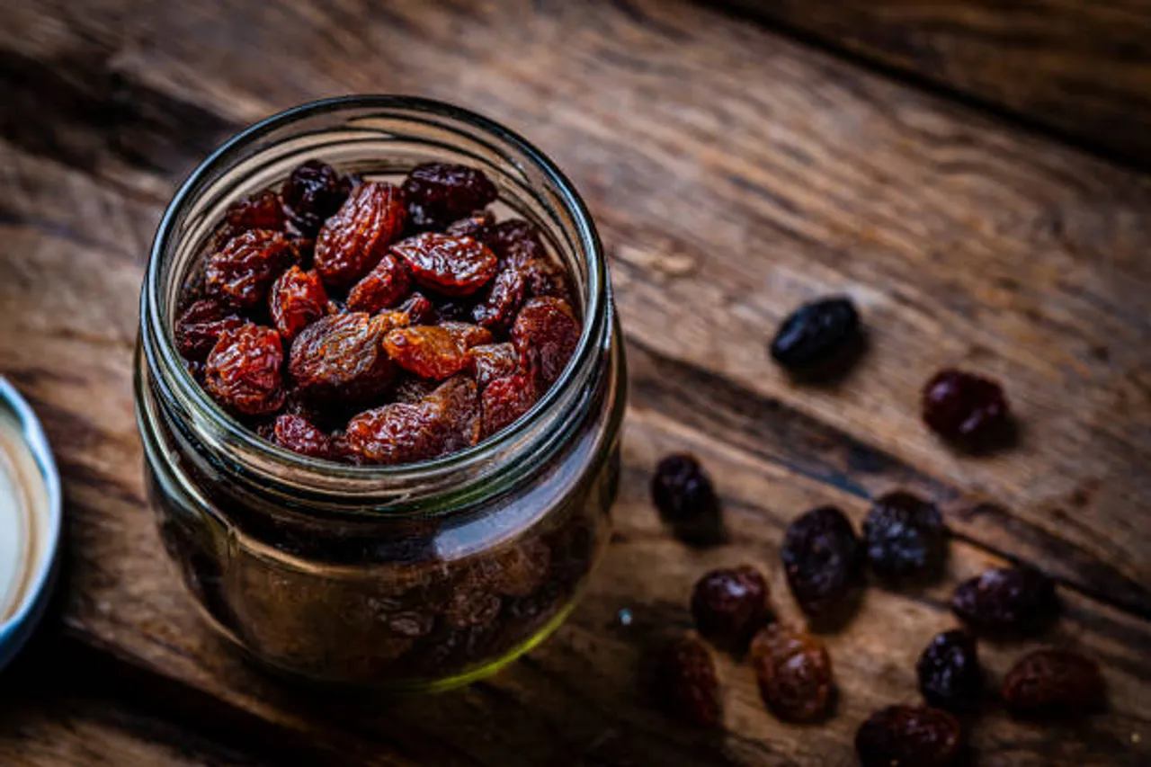 black raisins