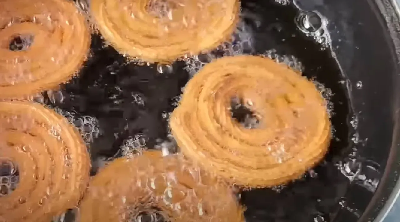 Tomato murukku