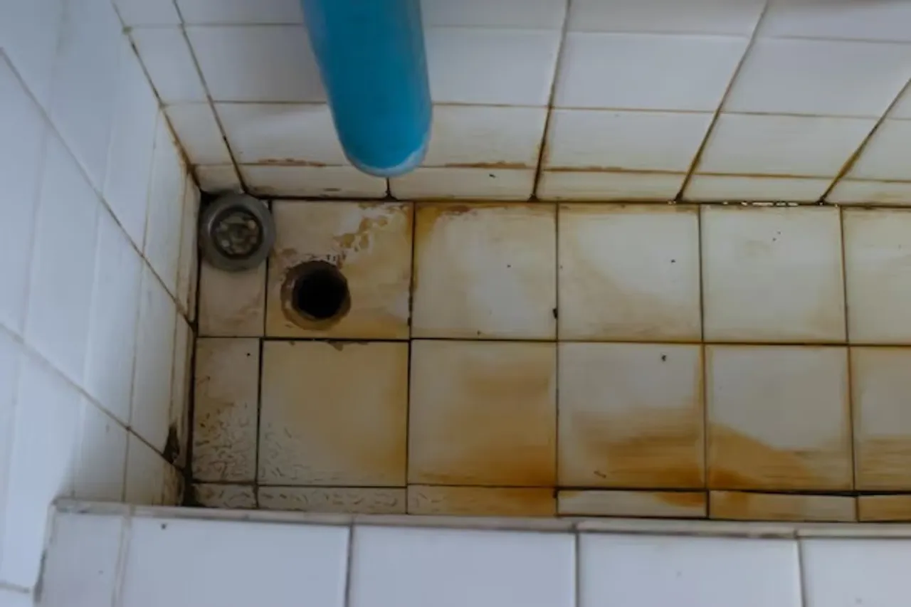 How to remove salt water stains