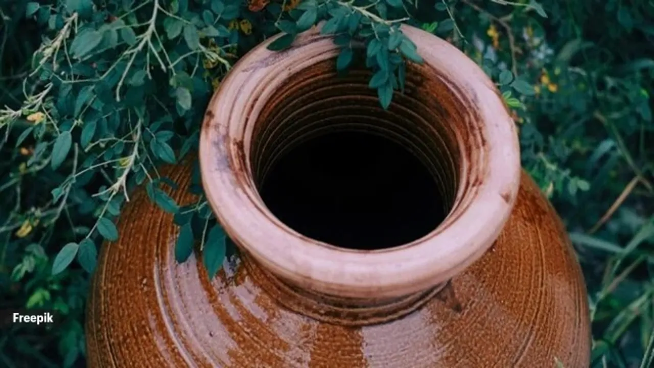 Storing water in earthen pot