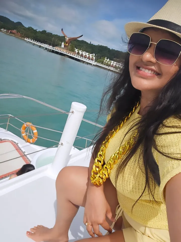 எஞ்ஜாய் குயின்.... வெளிநாட்டில் பொழுதை கழிக்கும் சீரியல் நடிகை: இப்போ இவர் சினிமா ஸ்டார்